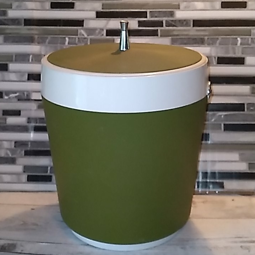 West Bend vintage 1970s avocado 🥑 ice bucket